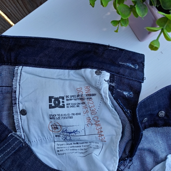 Women's DC Straight Fit Jean's Size 27 - Picture 8 of 9